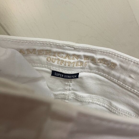 American Eagle Women's White Button Fly High Rise Cut Off Jean Shorts Size 4 - Picture 2 of 10